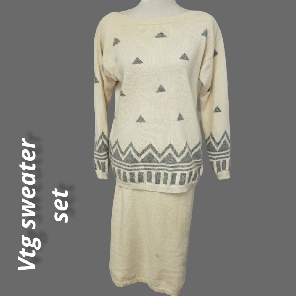 Vintage 80s Liz Claiborne Sweater Angora/Lambs Wool see pics descript